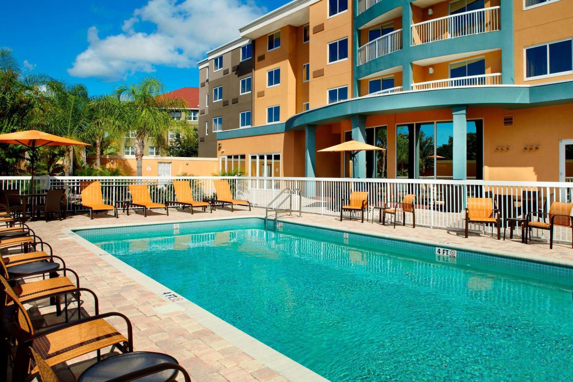 Отель Courtyard Tampa Олдсмар Экстерьер фото